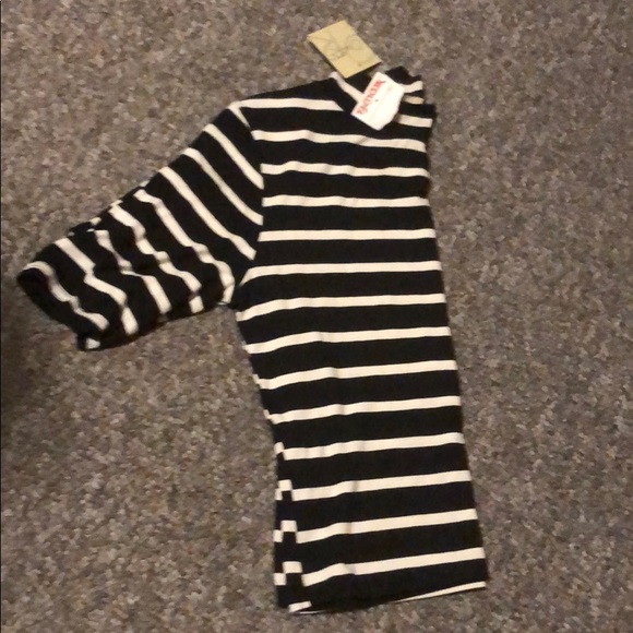 New top tag on by Olivia Ral size L - Picture 2 of 8